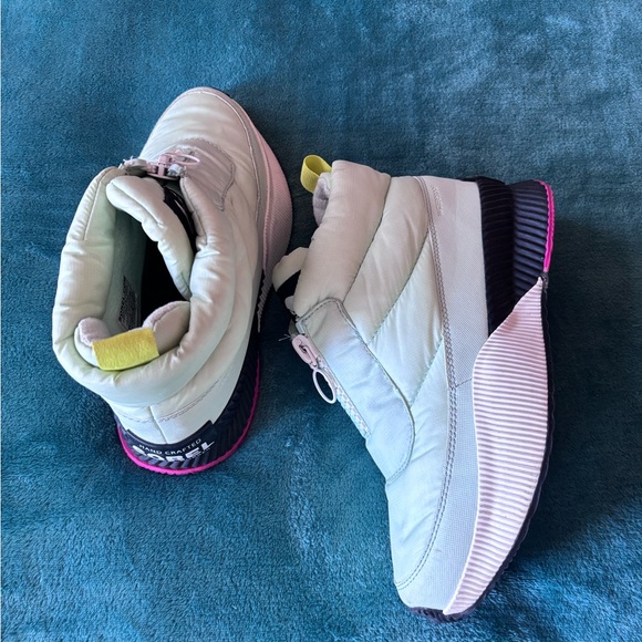 Sorel Women's Waterproof Puffy Boot / Mint 8.5 - Picture 4 of 7